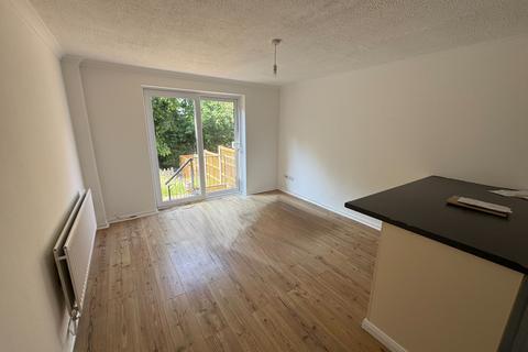 2 bedroom terraced house to rent, Heritage Road, Chatham