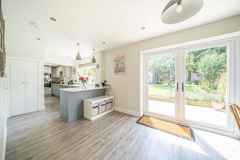 16 Lightsfield, Oakley, Basingstoke, RG23 7BL