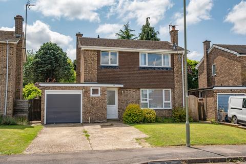 16 Lightsfield, Oakley, Basingstoke, RG23 7BL