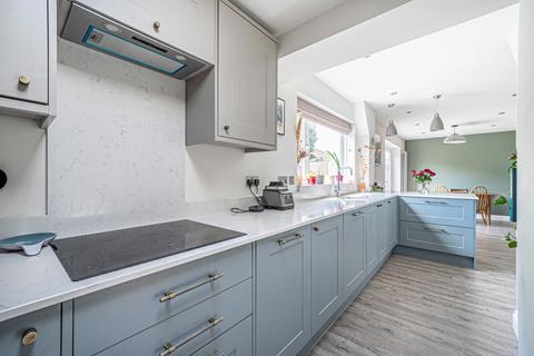 16 Lightsfield, Oakley, Basingstoke, RG23 7BL
