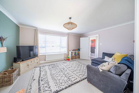 16 Lightsfield, Oakley, Basingstoke, RG23 7BL