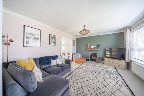 16 Lightsfield, Oakley, Basingstoke, RG23 7BL