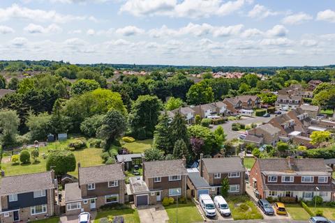 16 Lightsfield, Oakley, Basingstoke, RG23 7BL