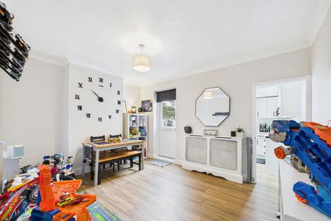 24 Wykeham Street, Strood, Rochester, ME2 3AA