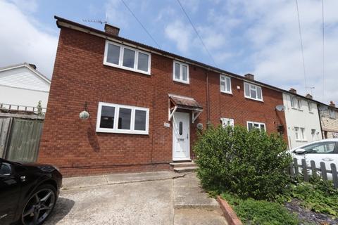 3 bedroom end of terrace house to rent, Lodge Lane, Romford, RM5