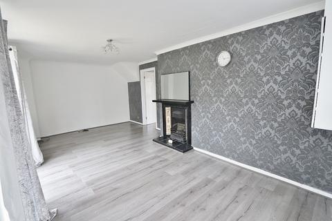 3 bedroom end of terrace house to rent, Lodge Lane, Romford, RM5