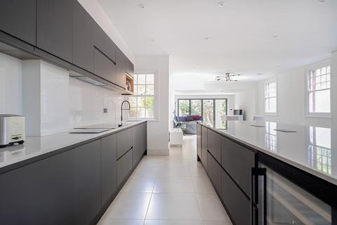 38 Knatchbull Road, London, SE5 9QY