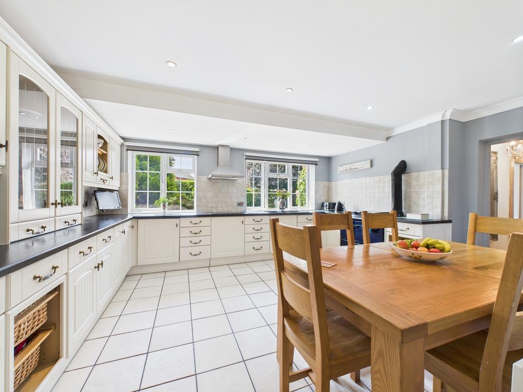 Breakfast/kitchen