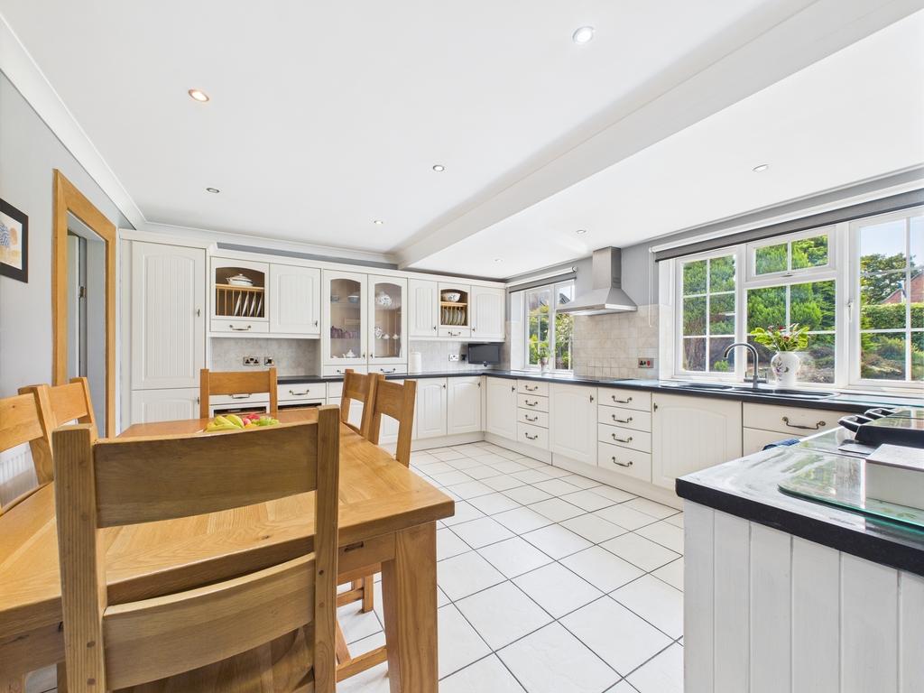Breakfast/kitchen