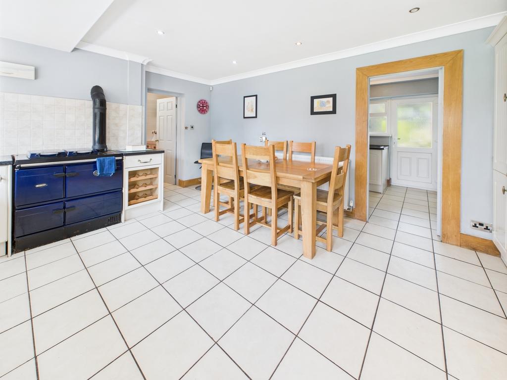 Breakfast/kitchen