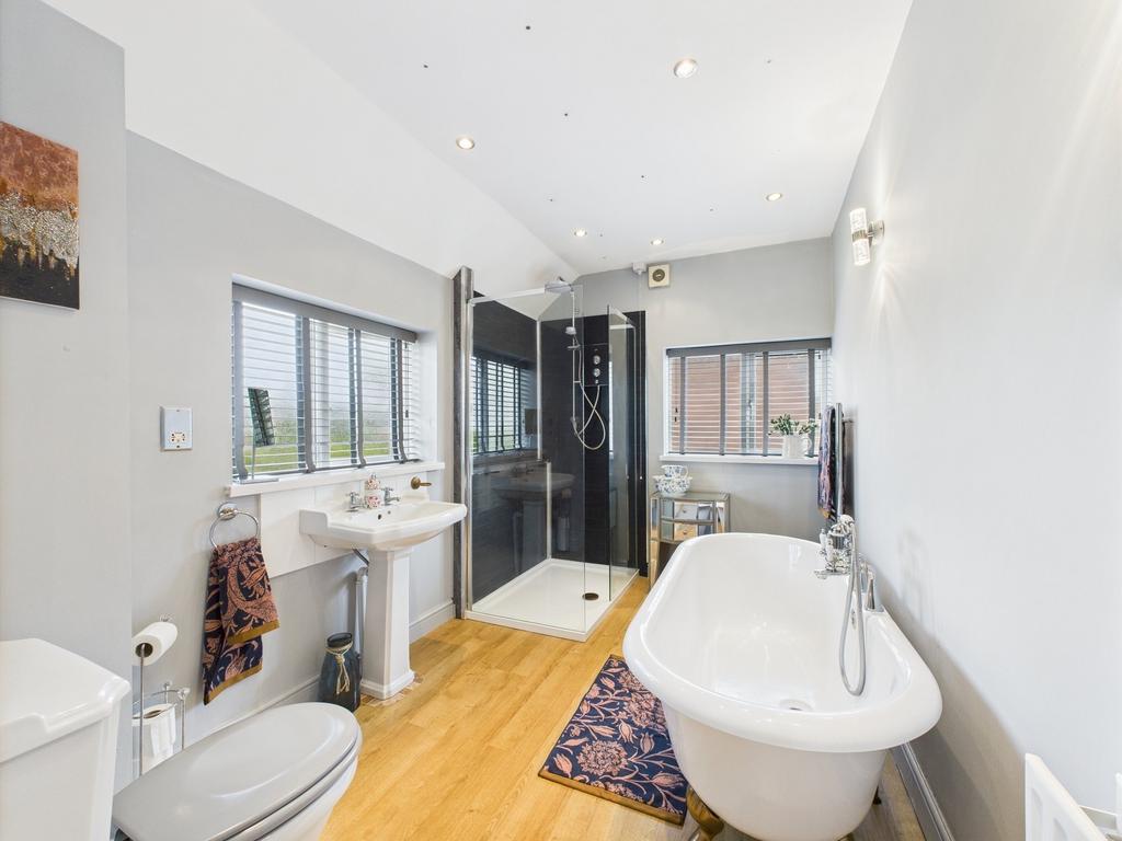 Bath &amp; shower room