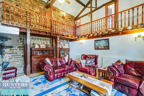 4 bedroom barn conversion for sale, North Parade, Allerton,Bradford, West Yorkshire, BD15 7DP