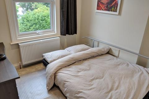 3 bedroom apartment to rent, Fordwych Road, London, NW2