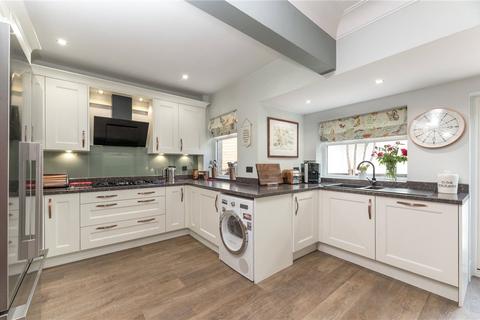 4 bedroom semi-detached house for sale, Gawthorpe Avenue, Bingley, West Yorkshire, BD16