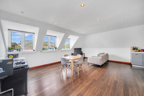 2 bedroom apartment to rent, Horizon Building, 204 George Lane, London, E18