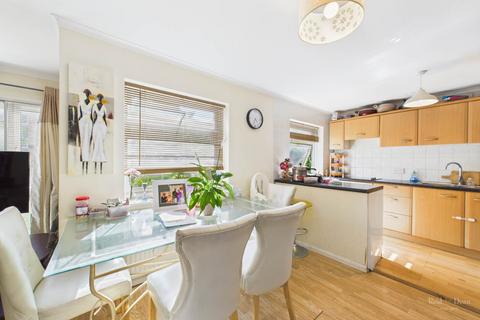4 bedroom flat for sale, Lewes Road, Upperton