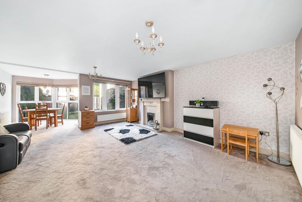 Open plan living/dining room