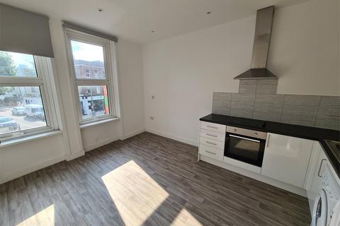 2 bedroom flat to rent, High Road, East Finchley, N2