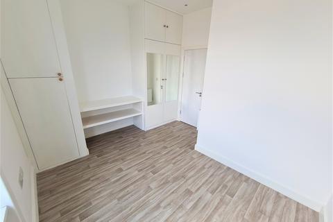 2 bedroom flat to rent, High Road, East Finchley, N2