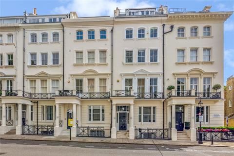 3 bedroom flat to rent, Ennismore Gardens, London, SW7