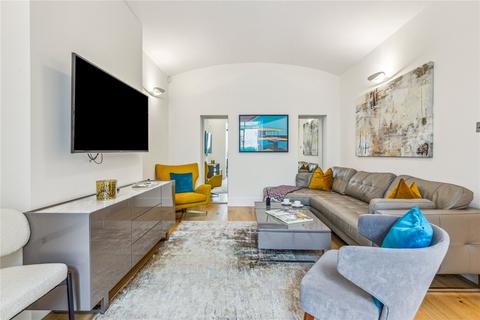 3 bedroom flat to rent, Ennismore Gardens, London, SW7