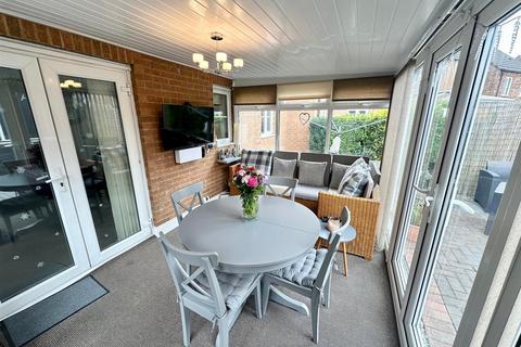 3 bedroom end of terrace house for sale, Keighley Road, Illingworth, Halifax