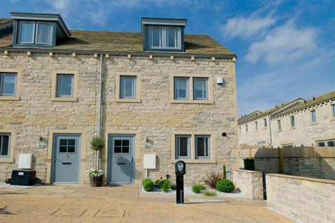 3 bedroom terraced house for sale, Whistle Bell Court, Huddersfield HD8