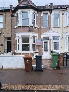 4 bedroom terraced house to rent, St Awdrys Road, Barking, Essex