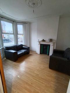 4 bedroom terraced house to rent, St Awdrys Road, Barking, Essex