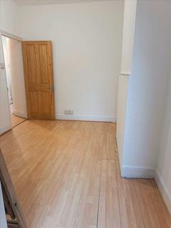 4 bedroom terraced house to rent, St Awdrys Road, Barking, Essex