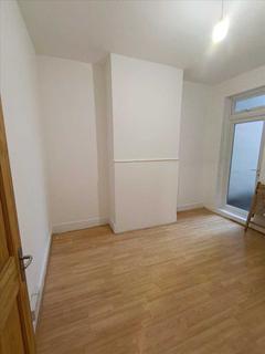 4 bedroom terraced house to rent, St Awdrys Road, Barking, Essex