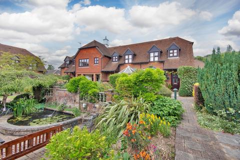 2 bedroom end of terrace house for sale, Courtyard Gardens, Sevenoaks TN15