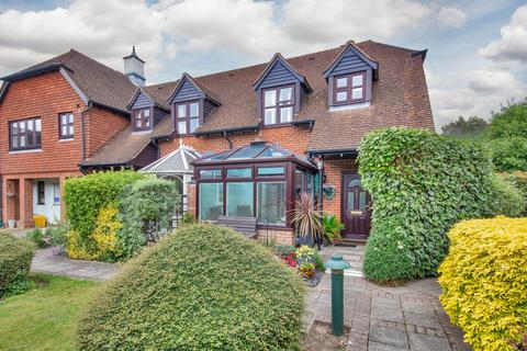 2 bedroom end of terrace house for sale, Courtyard Gardens, Sevenoaks TN15