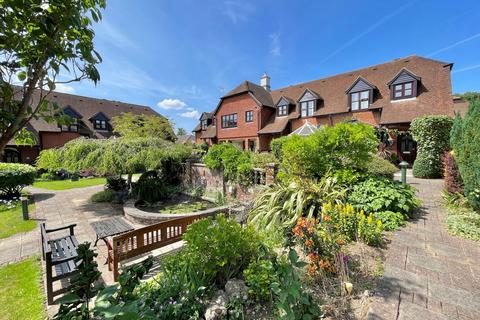 2 bedroom end of terrace house for sale, Courtyard Gardens, Sevenoaks TN15