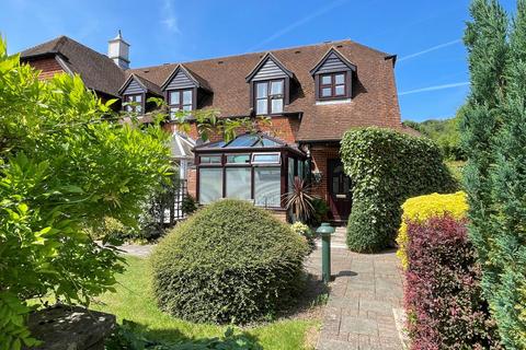 2 bedroom end of terrace house for sale, Courtyard Gardens, Sevenoaks TN15