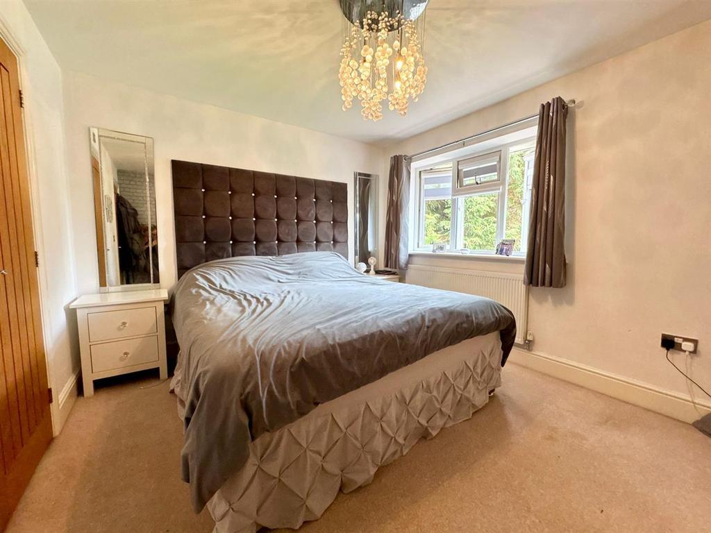 Master bedroom (1).jpg
