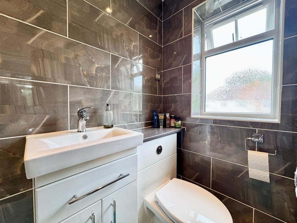 Master ensuite (2).jpg