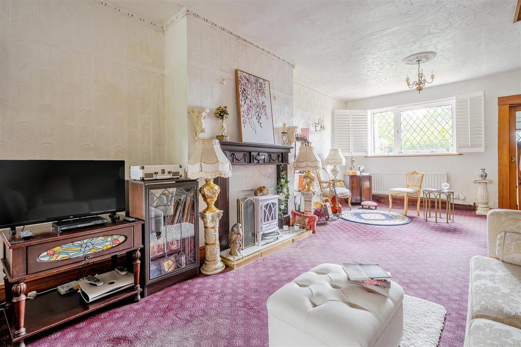 Sitting/ dining room
