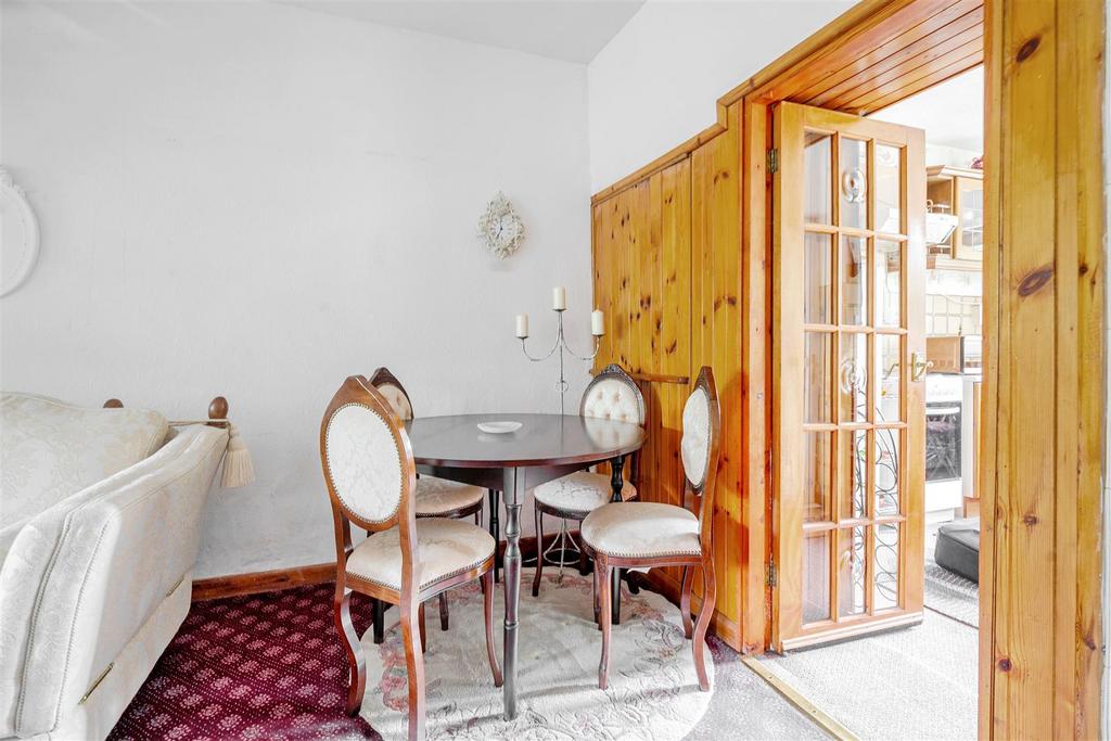 Sitting/ dining room