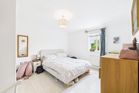 1 bedroom apartment to rent, Richmond Road, East Twickenham