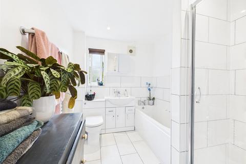 1 bedroom apartment to rent, Richmond Road, East Twickenham