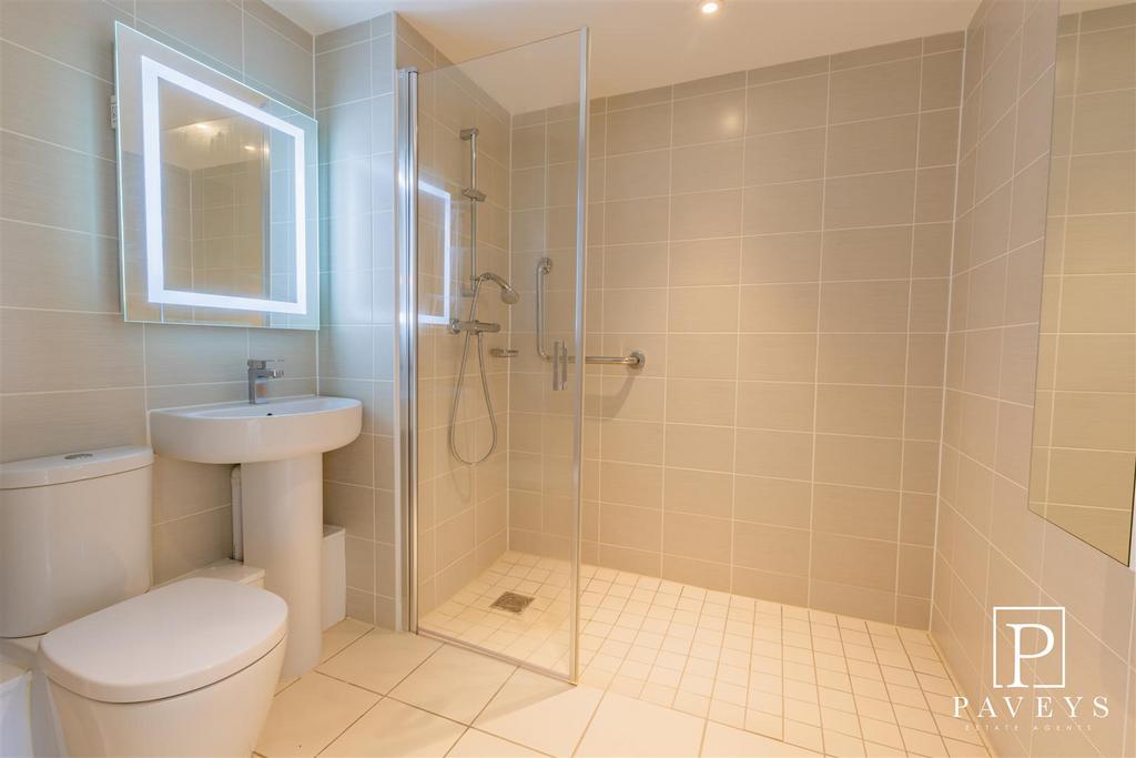 En suite to master bedroom