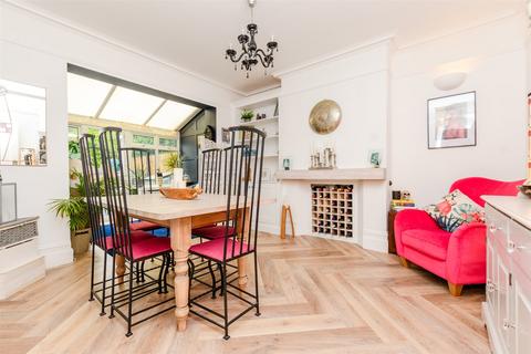 4 bedroom semi-detached house for sale, Maidstone Road, Chatham ME4