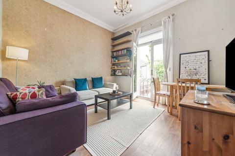 2 bedroom flat to rent, Bedford Hill, London SW12