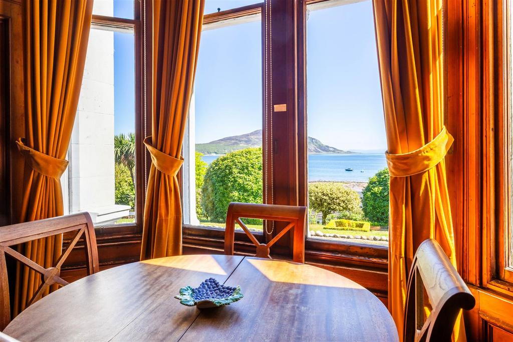 Vesta bay window
