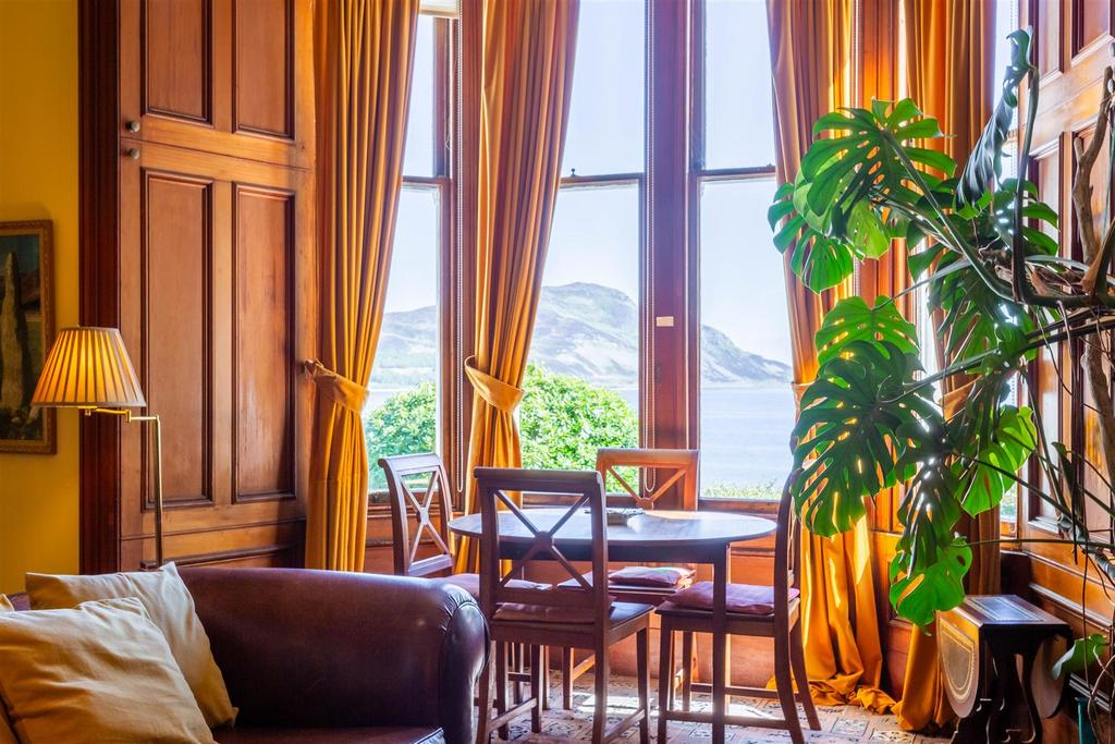 Vesta bay window