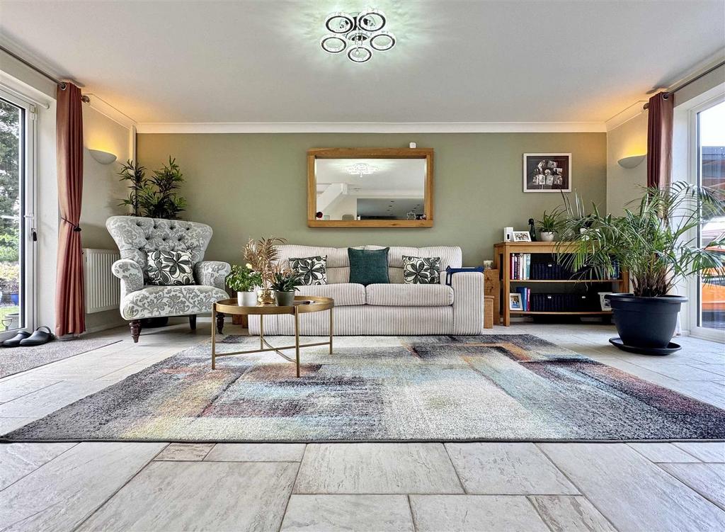 Family Room b.jpg