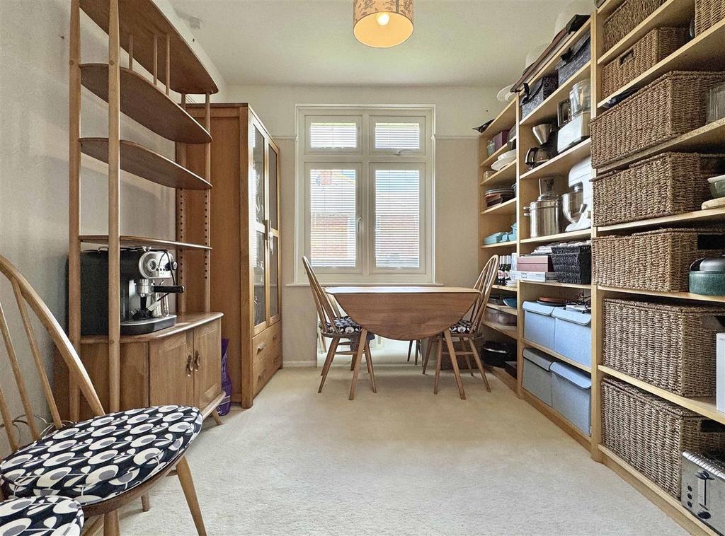 Bedroom 4.jpg
