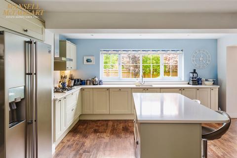 4 bedroom detached house for sale, Badger Close, Hassocks, BN6