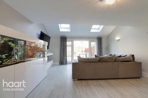 3 bedroom semi-detached house for sale, Wilfred Waterman Drive, Chelmsford
